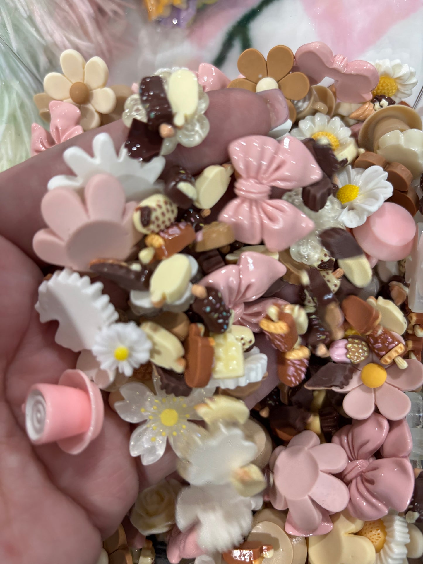 Neutral Floral & Sweets Scoop
