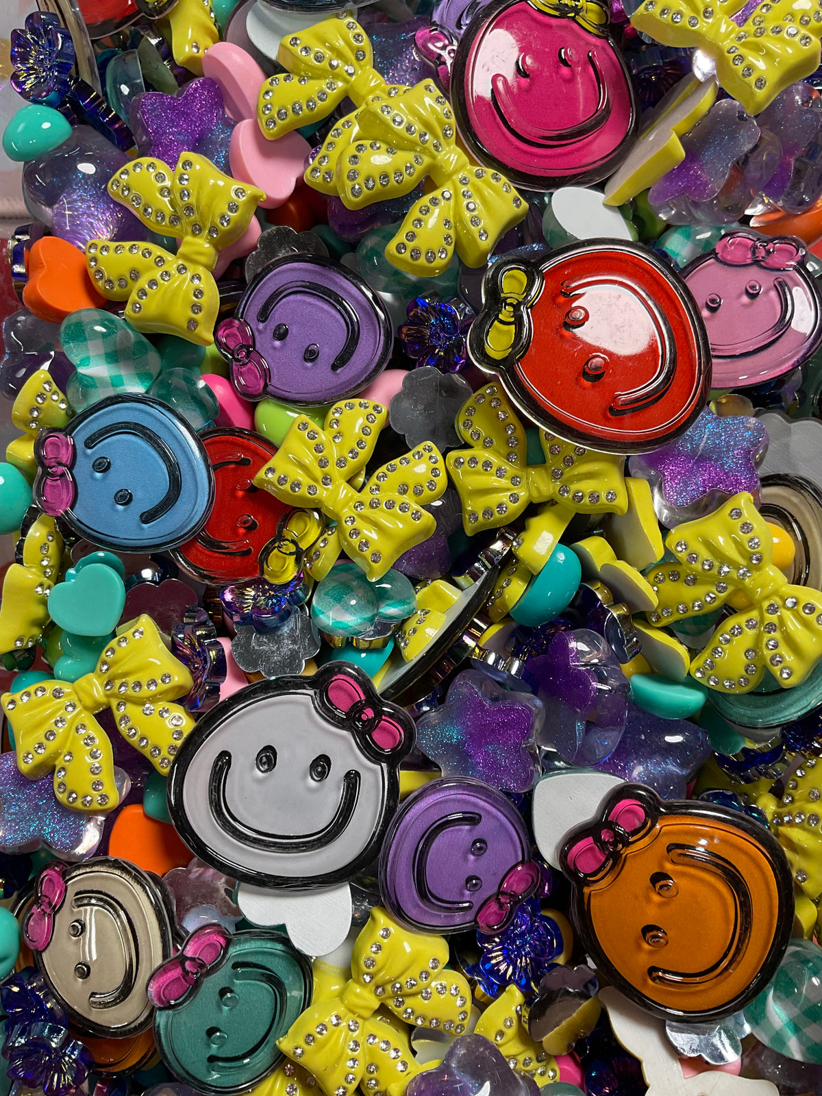 Cheerful Smiles Scoop