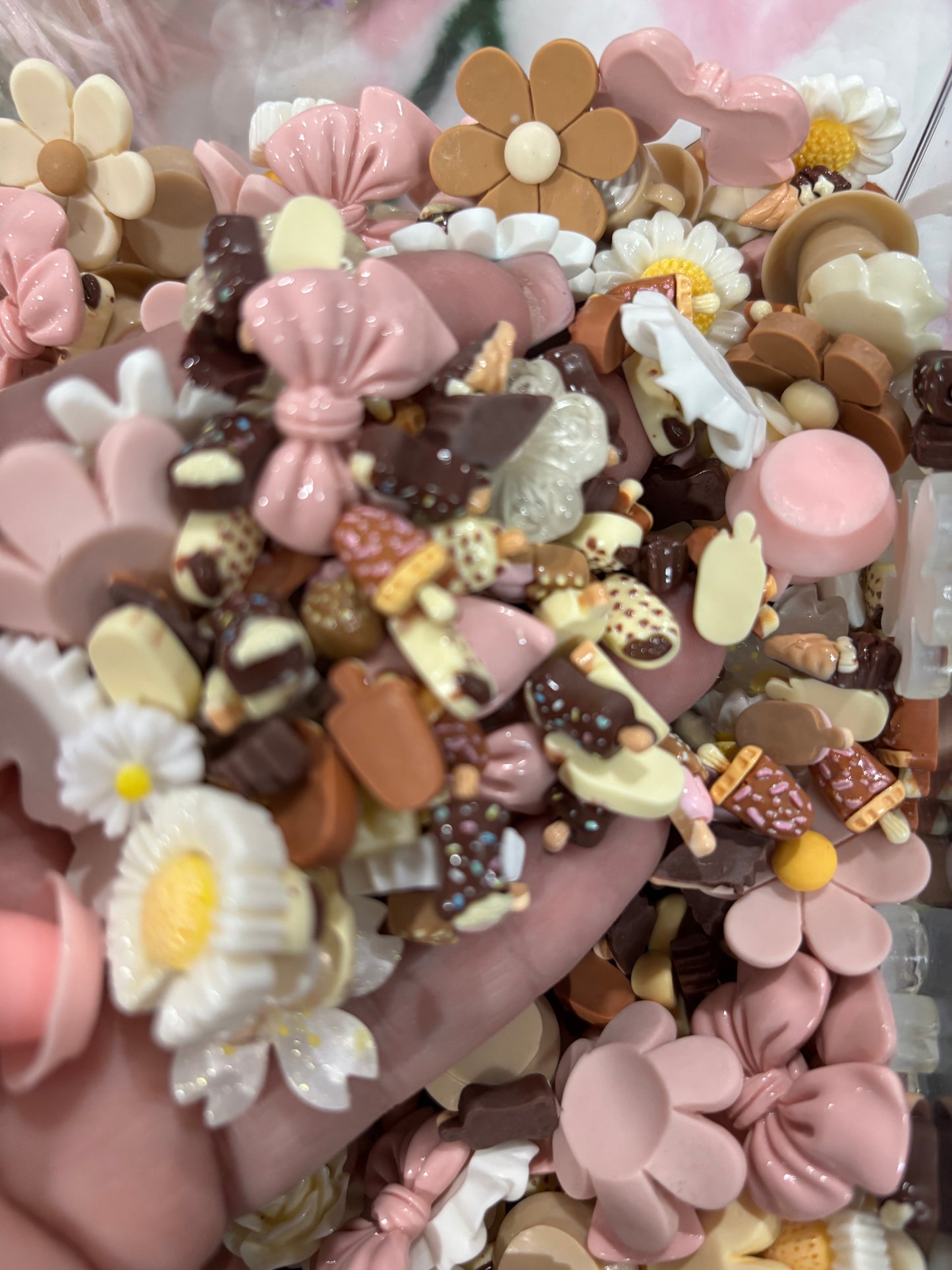 Neutral Floral & Sweets Scoop