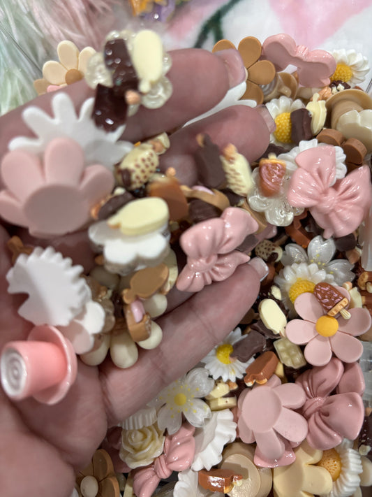 Neutral Floral & Sweets Scoop