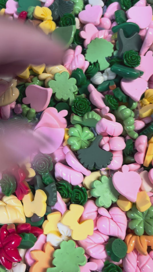 Pink and green leaves scoop